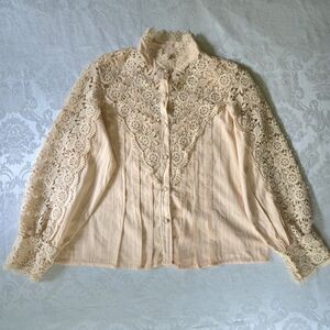 Elegant Victorian Vintage Style Lace Women's Blouse in Light Pink Peach Size XL